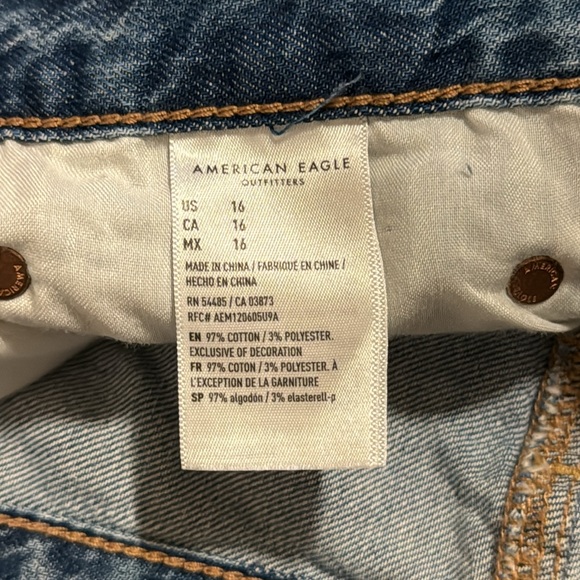 American Eagle Outfitters 90s Boyfriend Distressed Shorts Medium Wash-16 - Picture 8 of 8